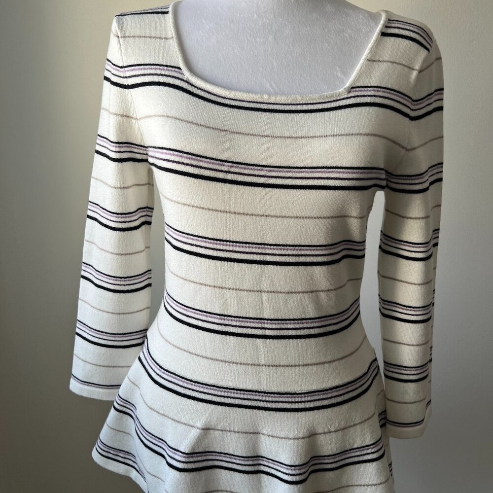 💜White house Black market Square neck knitted peplum top Sz M *White-with…